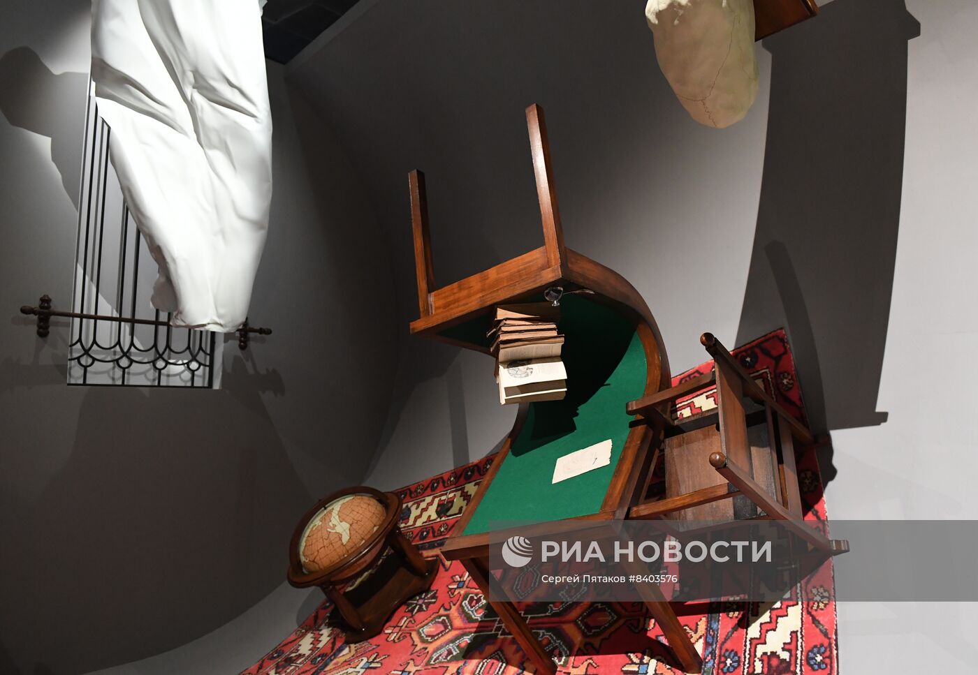 Выставка "На языке правил и исключений. Наука и искусство"